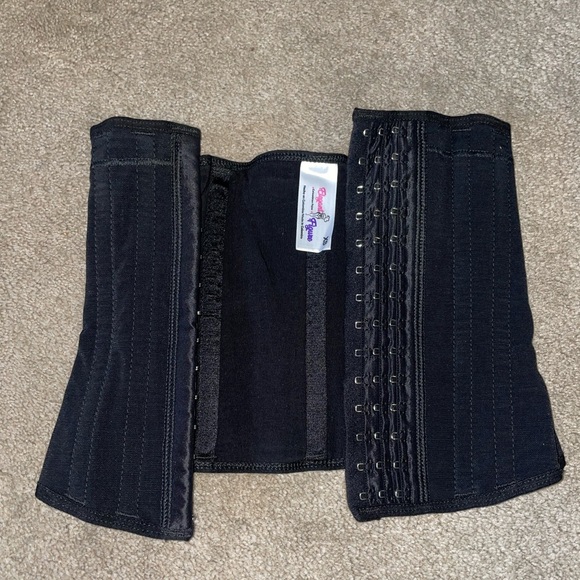 XS Short Torso waist trainer. Melony Garcia @Elegant Figure - Picture 2 of 2
